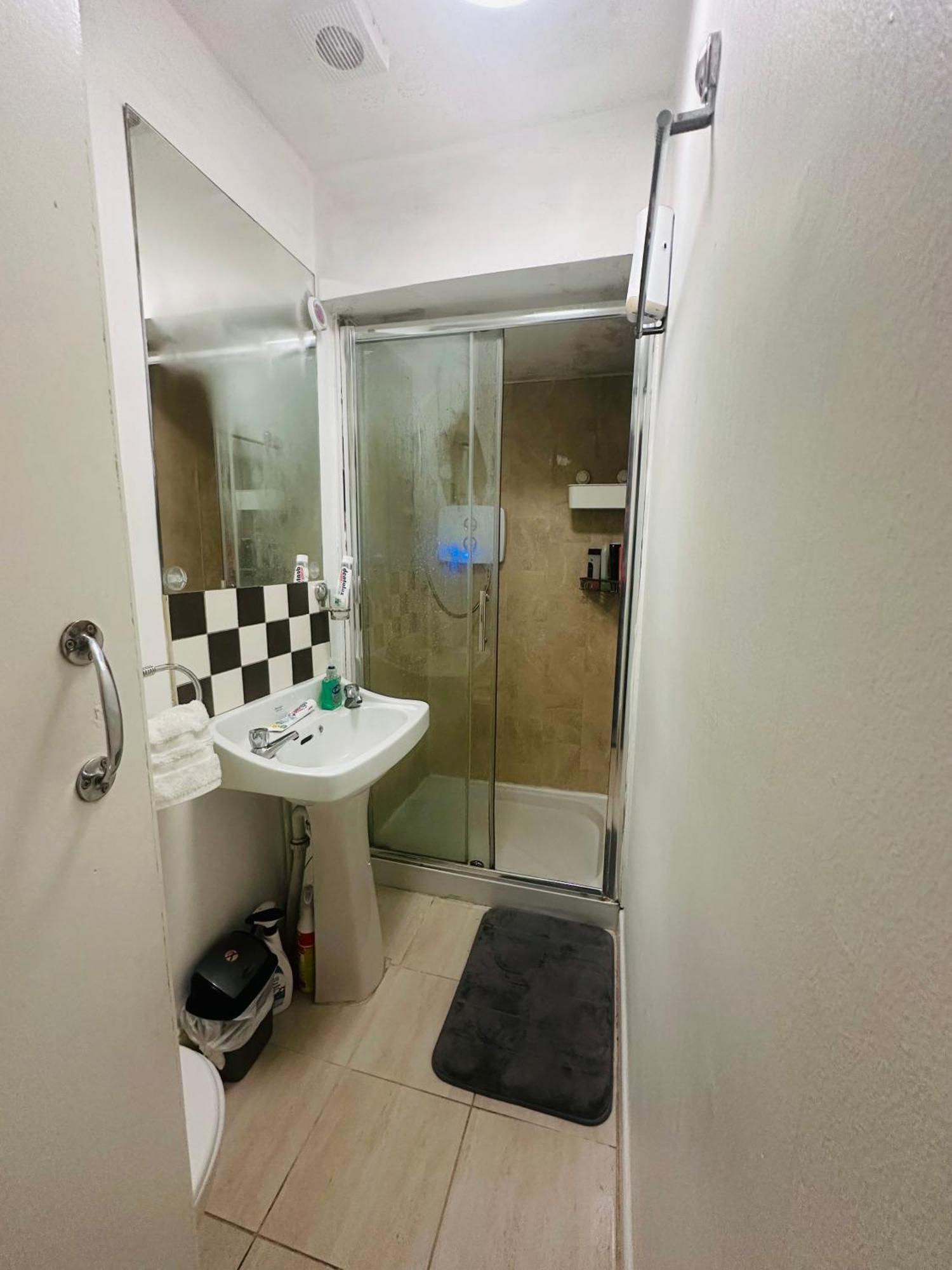 Spacious Room In Dublin Exterior foto